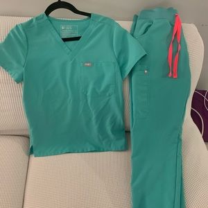 Figs Scrub Set in Surgical Green